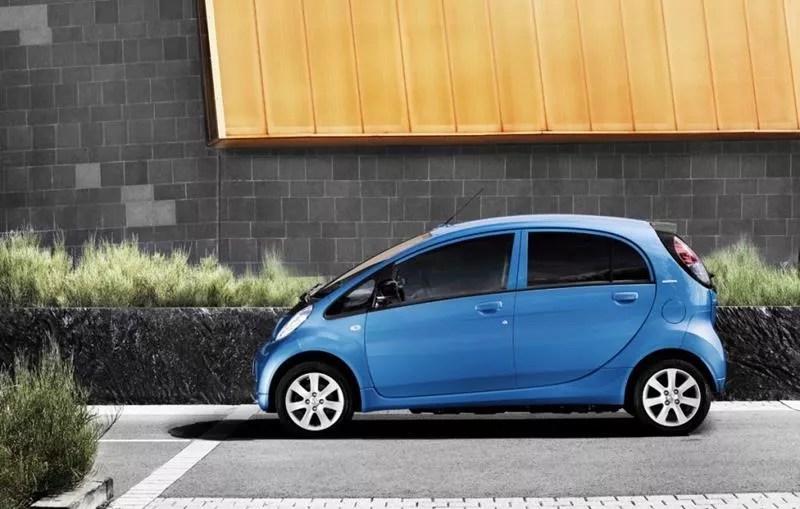 Peugeot iOn (2010-2018) - Belegung Sicherungskasten und Relais